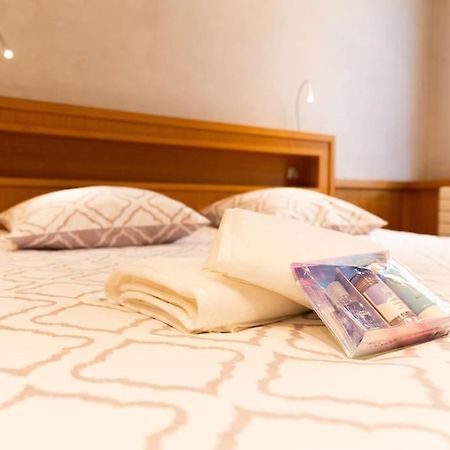 Appartement Annecy Centre Historique Parking Inclus ภายนอก รูปภาพ